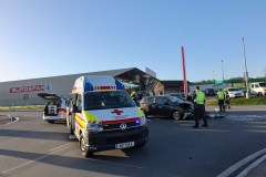 AUT, VU mit eingeklemmter Person - Gundertshausen - Sparkreuzung