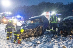 AUT, Unterwegs in Oberösterreich, Frontaller Verkehrsunfall, VU mit eingklemmter Person